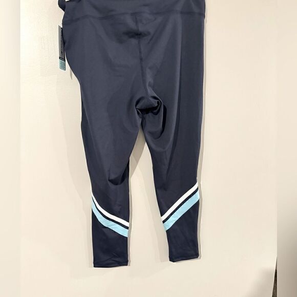 ID Ideology Plus Size Striped Side Pocket 7/8
Leggings, 1X pants - Picture 5 of 7